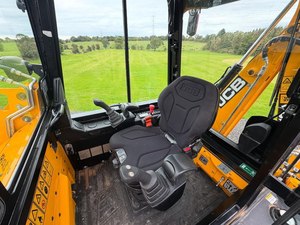 Chargeuse-pelleteuse JCB 1CX PLUS 2025 À VENDRE - Product Image 5