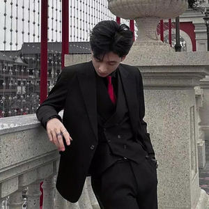 Chaleco de hombre de gama alta con cuello de solapa ancho de 6 botones y cinturón de camarón estilizado de 2 capas en la espalda - Product Image 3