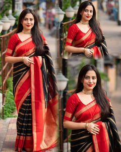 Hermoso y Rich Pallu y Jacquard Work Soft Lichi Silk Saree para ocasiones especiales disponible a precio mayorista - Product Image 3