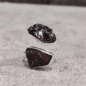 Anillo de Plata de Ley 925 con Granate Natural, Piedra de Nacimiento de Enero, Doble Piedra, Ajustable, Hecho a Mano - Product Image 5
