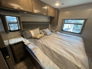 Used 2022 T-h-o-r F-r-e-e-d-o-m T-r-a-v-e-l-e-r A32 trailer ready for sale - Product Image 4