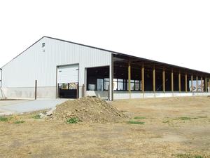 Estructura <span class=keywords><strong>de</strong></span> Acero Prefabricada PEB Resistente en Oferta, para Granjas Avícolas, Caprinas, Lecheras y Ganaderas - Product Image 1