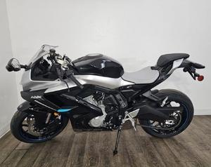 Motocicleta Deportiva CF-MOTOs 675SS 2026 Nueva, Motor de 3 Cilindros en Línea, Refrigeración Líquida, Inyección Electrónica, Alto Rendimiento, para Carreras y Calle, en Venta - Product Image 5