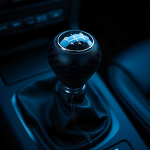 Perilla de cambio de marchas de coche universal a precio de fábrica | Manijas de palanca de cambios de mano de palo personalizado de aluminio y fibra de carbono - Product Image 5