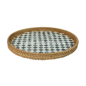 Bandeja de servicio más vendida, bandeja de cesta redonda tejida a mano con nácar, bandeja decorativa de mimbre para frutas y bebidas al por mayor - Product Image 1