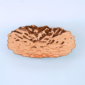 Assiettes de service élégantes au design moderne Assiette élégante de haute qualité pour le service de mariage Fruits Snacks Desserts avec motif végétal - Product Image 1