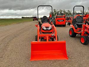 Para Kubota BX23S 4x4 Rueda Tractor Cargador Retroexcavadora 30HP Refrigerado por líquido 3 Cilindros Motor diésel 30FP Potencia nominal Granja usada - Product Image 2