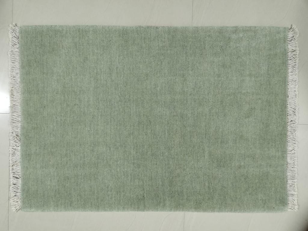 สีเขียวอ่อน