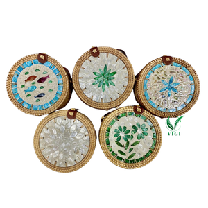 Bolsa de algas marinas tejida a mano con incrustaciones de nácar para trajes de verano - Product Image 4