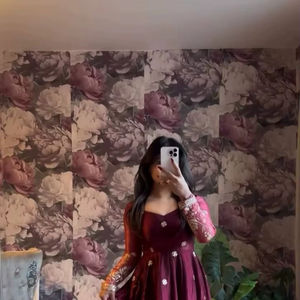 Ensemble Anarkali en soie chinon à double teinte avec travail de séquence, fil de soie chinon avec travail de séquence, Anarkali et pantalon avec dupatta - Product Image 1