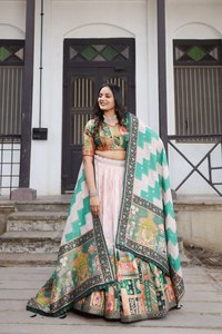 Faire briller et étincelle avec notre plus joli look glamour Super qualité en gros Jecard Viscose Lehenga vente en gros à bas prix Inde - Product Image 6