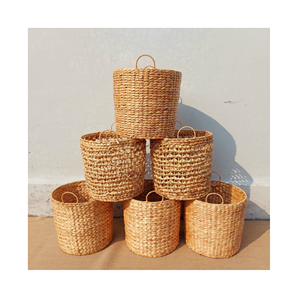 Panier en jacinthe d'eau avec poignées Panier en jacinthe d'eau de stockage pliable Panier tissé durable pour la lessive et la maison - Product Image 1