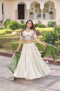 Conjunto de Lehenga Choli de Diseñador Más Vendido para Bodas y Fiestas, con Dupatta Pesada, Disponible a Precio de Mayoreo desde India - Product Image 3