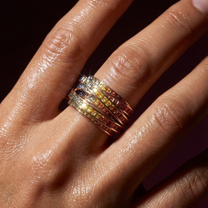 Bague unique en or rose massif 18 carats, saphir arc-en-ciel taille princesse, multi-bandes croisées, sertie en canal, pour soirée de luxe - Product Image 4