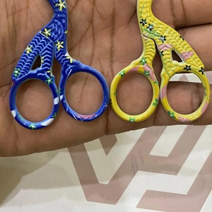 Mini ciseaux à lame droite en acier inoxydable beauté pour la coupe et le toilettage des cheveux pour sourcils nez moustache barbe (couleur arc-en-ciel) - Product Image 3