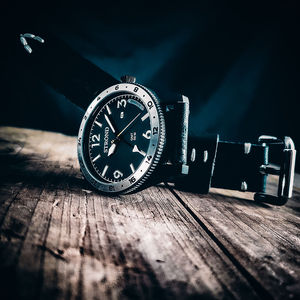 Reloj Deportivo de Lujo SSC-101 24h GMT con Bisel de Acero Negro, Movimiento Ronda, Correa Luminosa de Nylon y Cuero Seiko Diver - Product Image 2