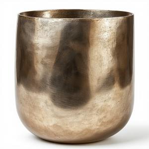 Vase en métal de fer en laiton antique décoratif avec la base forte et la jante artistique parfaite pour les maisons de luxe et les espaces de banquet - Product Image 6