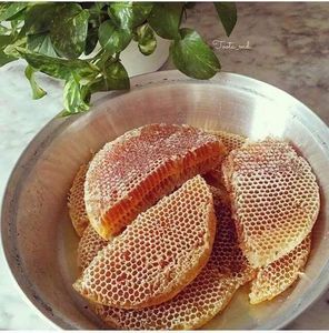 Miel de soutien digestif 100% pur et durable en nid d'abeille - Product Image 1