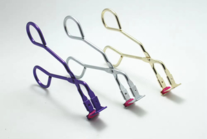 ที่ดัดขนตาโค้งสูงช่วยให้ดัดงอนงามตามธรรมชาติพร้อมแผ่นรองที่สมบูรณ์แบบและด้ามจับให้ความสบายตามหลักสรีรศาสตร์ - Product Image 5