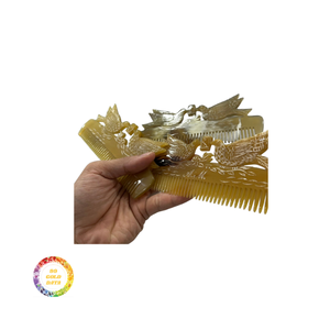 Peigne tout usage en corne de qualité supérieure à partir de 99 données dorées, conçu pour le soin quotidien des cheveux, le démêlage doux et le coiffage - Product Image 1