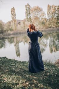 Automne bleu foncé robe portefeuille en lin lourd pour femmes grande taille robe Maxi avec manches longues et décoration en dentelle - Product Image 3