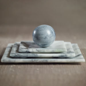 Plateau de service en bois élégant fini naturel idéal pour les hôtels, les centres de villégiature et les maisons Articles élégants, durables et polyvalents - Product Image 6