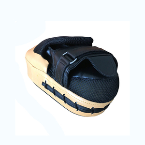 Mitaines en cuir perforées pour l'entraînement de kickboxing Muay Thai Kick Boxing avec coussinets de cible à la main pour les arts martiaux et les gants de boxe - Product Image 1