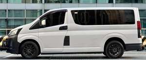 Toyota HiAce Commuter Deluxe 2021 Usada, Motor de Gasolina Turbo de 2.8L I4, Tracción en las Cuatro Ruedas - Product Image 2