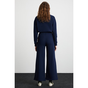 GRIMELANGE Laury Pantalon de survêtement pour femme en coton biologique ultra doux à jambe large avec détail d'étiquette classique - Product Image 6