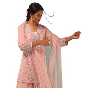 Costume Sharara brodé rose pétale avec découpe Dana Jaal pour mariage élégant et tenue de fête - Product Image 1