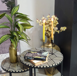 Portavelas de base doble con curvas de hierro moderno hecho a mano, decoración de mesa sostenible, soporte de vela entrelazado para decoración del hogar - Product Image 1