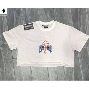 เสื้อยืดผ้าฝ้าย100% จีเอสเอ็มสำหรับผู้ชายทรงบ็อกซี่ทรงโอเวอร์ไซส์พร้อมโลโก้สไตล์ฮิปฮอปแขนกลาง300ออกแบบได้ตามต้องการน้ำหนักบริการ OEM - Product Image 5