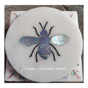 ที่รองแก้วหินอ่อนมาครานาสีขาวลายอักษรแบบโบราณ งานฝีมือสั่งทำพิเศษ ได้รับรางวัลล่าสุด สำหรับโรงแรม - Product Image 1