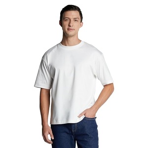 T-shirt personnalisé de qualité supérieure à col pour hommes pour uniformes d'entreprise et événements promotionnels disponibles au prix d'exportation - Product Image 1