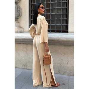 Traje Casual de Crepé Ayrobin 10179 Primavera/Verano, Camisa de Manga Tres Cuartos con Lazos y Pantalones con Abertura - Product Image 2