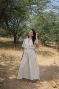 ชุดเดรสคลุมสไตล์วินเทจของผู้หญิงผ้าฝ้ายแท้มัสลินความยาวแมกซี่พิมพ์ลายสีพื้นระบายอากาศเป็นมิตรกับสิ่งแวดล้อมซักได้สำหรับฤดูร้อนฤดูใบไม้ร่วง - Product Image 2