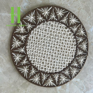 Vente chaude Assiettes de chargeur en fibre de banane naturelle Personnaliser les tailles Variété de couleurs Napperon fait main pour la décoration de table 2025 - Product Image 5