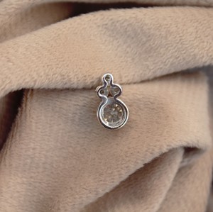 Pendentif Anniversaire de Luxe en Moissanite Ronde Sertie de Griffes pour Femme, Bijou en Argent Sterling 925, Expédition le Jour Même - Product Image 4
