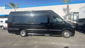 PROVEEDOR DE AUTOCARAVANAS USADAS 2022 A-i-r s-t-r-e-a-ms Interstate 24GT EXT 3500 Clase B en Venta - Product Image 5