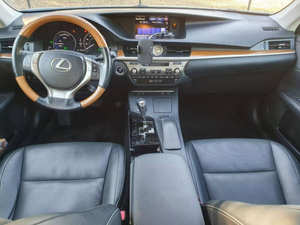 Voiture d'occasion de qualité abordable, Le-x-us ES 30-0h 2014, conduite à gauche - Product Image 2