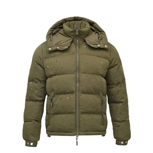 เสื้อแจ็คเก็ตพัฟเฟอร์สำหรับผู้ชายแบบขายส่ง ลายเฮนน่า ปรับแต่งได้ เสื้อโค้ทฤดูหนาวมีฮู้ดและคอตั้ง - Product Image 1