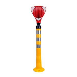 Kit de feux de signalisation routière jaunes avec triangle rouge solaire clignotant en PC et réflecteur blanc pour la sécurité routière - Product Image 1