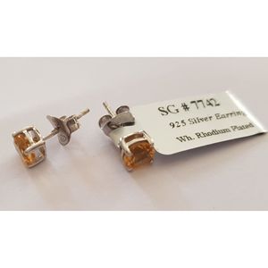 Pendientes de circonita de 5.5 mm con forma de bola - Product Image 3