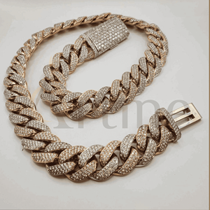 Elegante Collar de Eslabones Cubanos para Hombre en Tono Dorado con Diseño de Eslabones Duraderos - Product Image 1