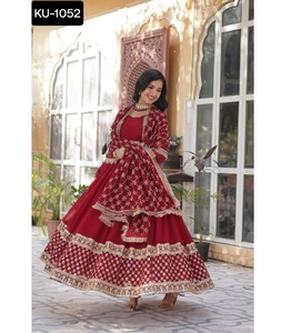 Ropa étnica india Diseñador Premium Listo para usar Faux Blooming con bordado Zari Lentejuelas Trabajo Anarkali Vestidos con Dupatta - Product Image 1