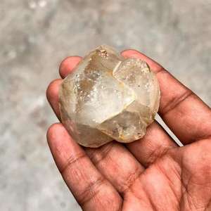 Espécimen en Bruto de Topacio Arcoíris Natural con Efecto Óptico Ligero para la Fabricación de Joyas - Product Image 4