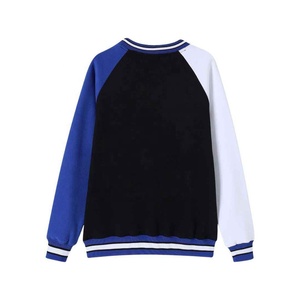 เสื้อสเวตเชิ้ตคอกลม Zeta Black Raglan Crest ปักลายเชนิลล์ ชุดนักกีฬามหาวิทยาลัยกรีก ยูนิเซ็กส์ พรีเมียม พูลโอเวอร์ ปักโลโก้ตามสั่ง - Product Image 2