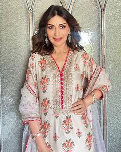 Top de fiesta con estampado digital y pesado Bordado de hilo de seda pura Chinon y Sharara con colección de ropa étnica india Dupatta - Product Image 1