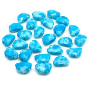 Cuentas de Turquesa Azul Mohave en Forma de Nube de Nieve, Talladas a Mano, Dijes de Piedras Preciosas de Nube Azul y Blanca, 12X8 MM - Product Image 2