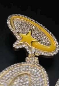 Personalizado VVS1 Moissanite Letra "M" Colgante Chunky Moissanite Jewelry Custom Letter, 925 Sterling Silver & 10K Gold Necklace - Product Image 2